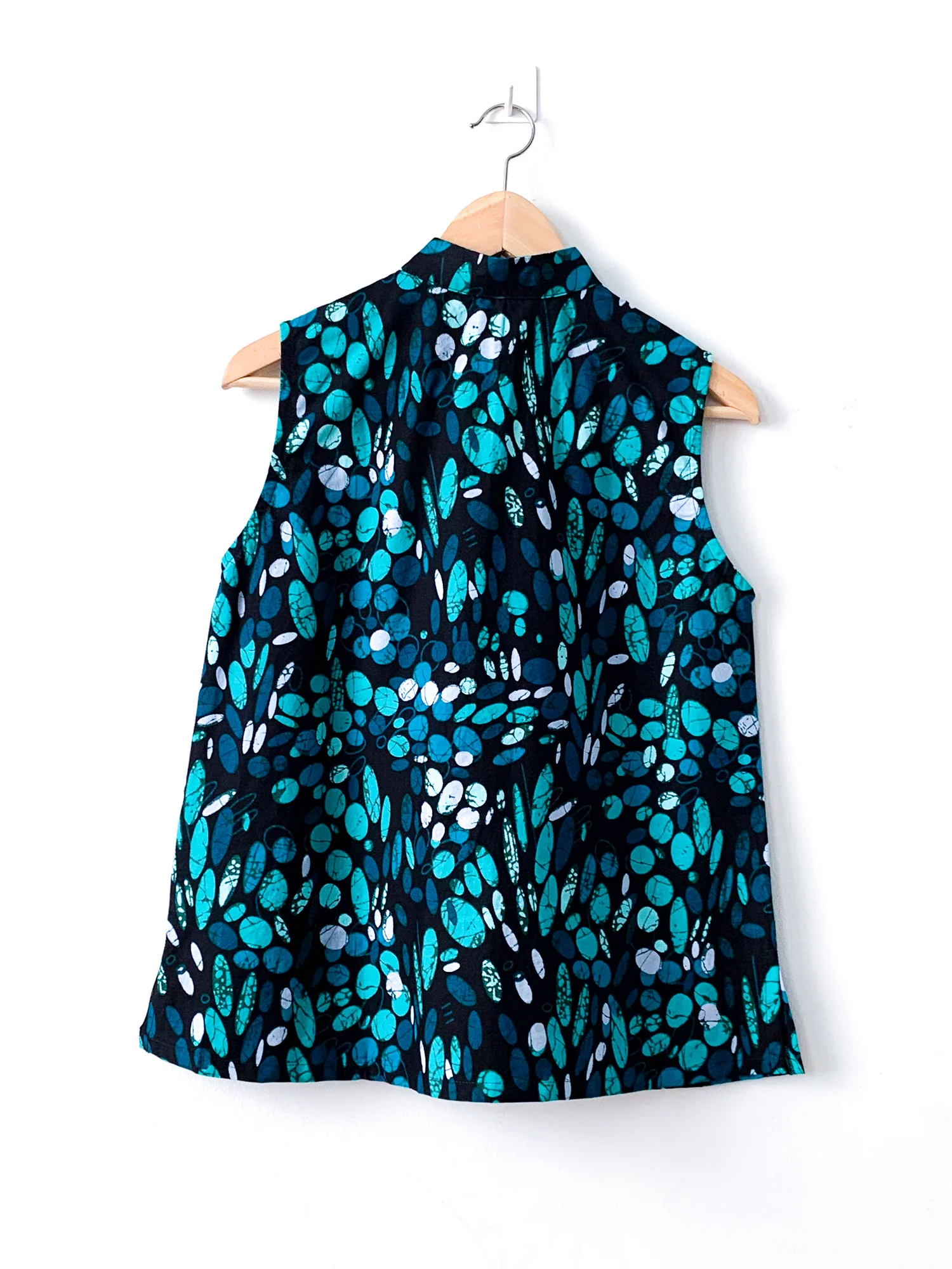 Malachite Sleeveless Shirt - Image 3