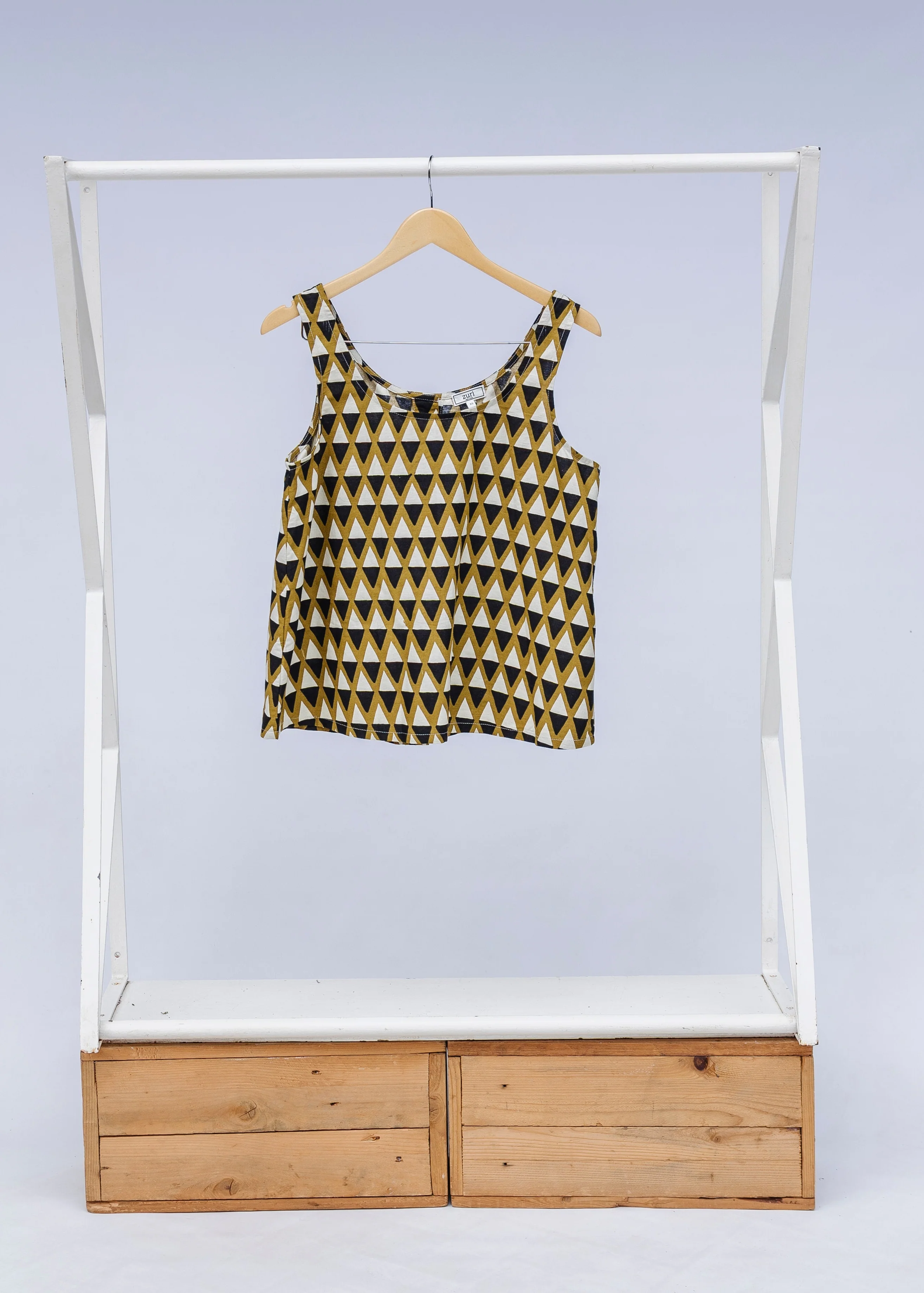 Triangulate Scoop Tank - Image 2