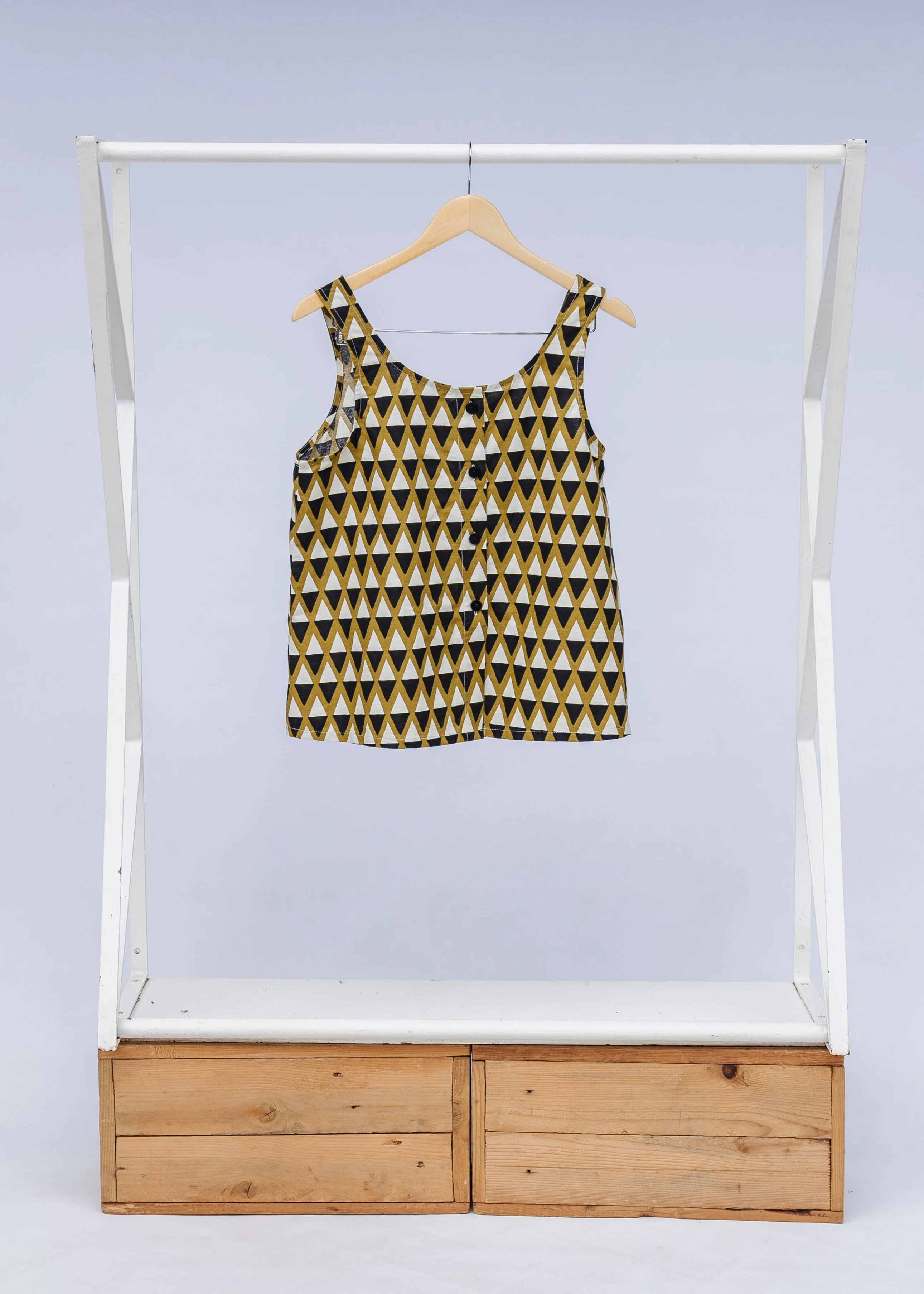 Triangulate Scoop Tank - Image 3